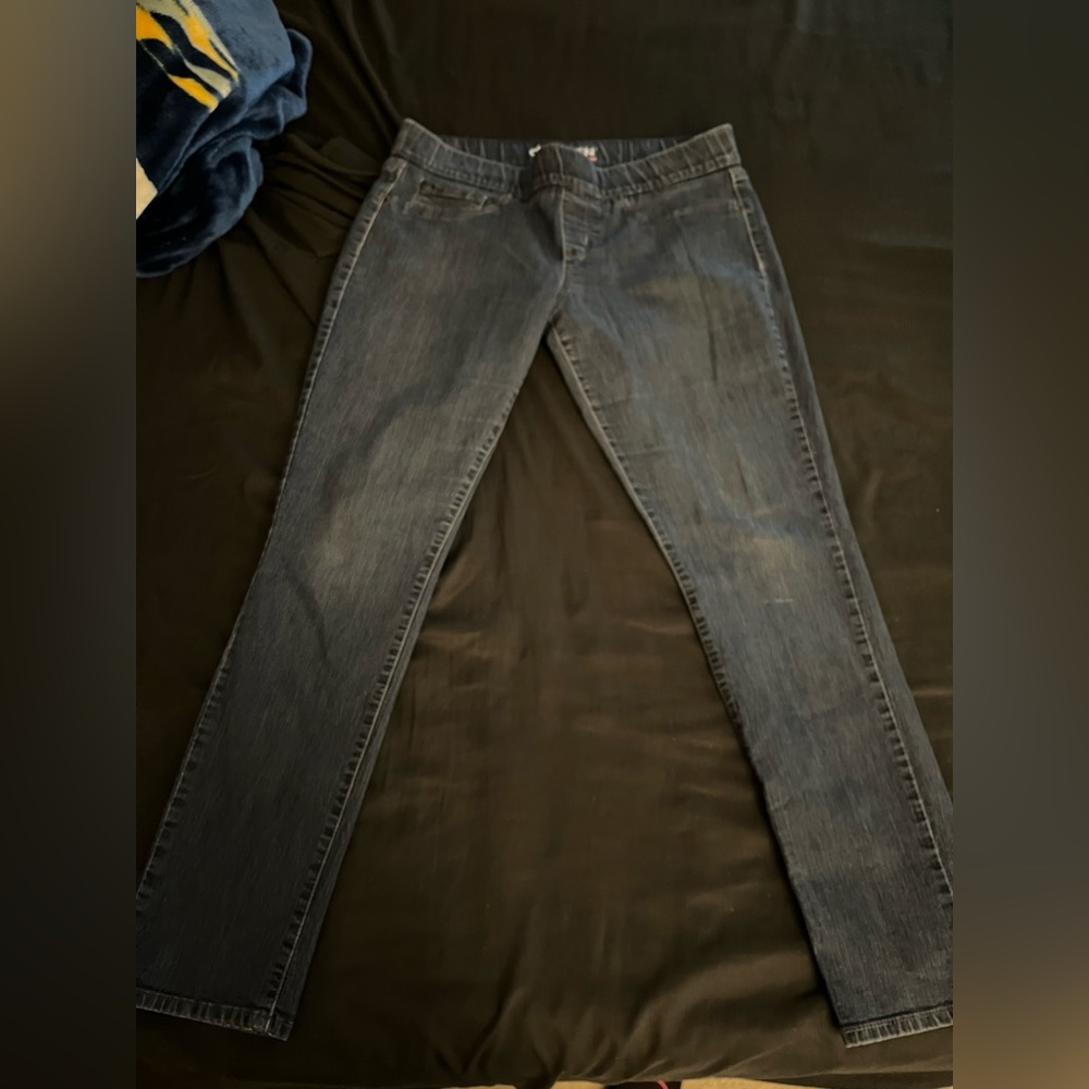 Women’s Denizen by Levi’s skinny pull on jeans in Misses size 14